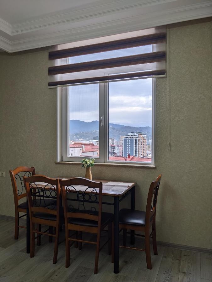 Berapartment With Mountain View Batumi Zewnętrze zdjęcie